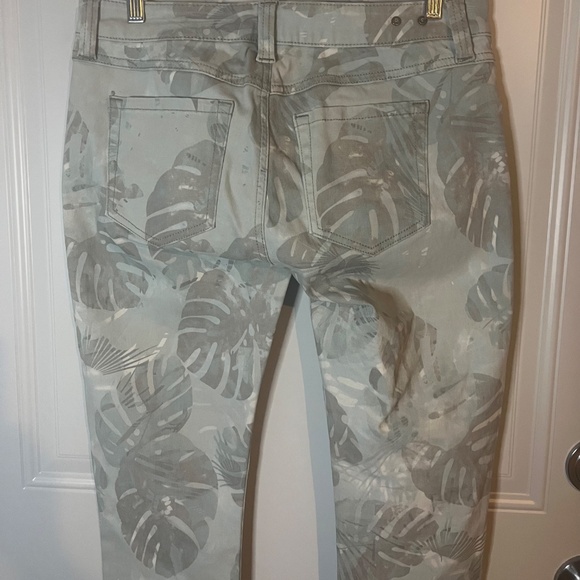 CAbi Paradise Cropped Super Skinny Jean Womens Sz 4 Palm Leaf Print Style # 227 - Picture 9 of 10